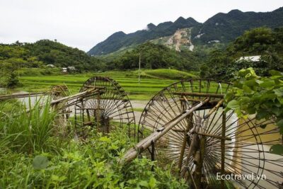 Explore Mai Chau - Pu Luong - Ninh Binh 4 Days / 3 Nights - Day 2 in Pu Luong Nature Reserve: the bus-to-van handoff and trek start