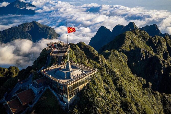 Fansipan Summit Challenge - Lunch at 2,800 m: fuel, photos, and a psychological reset