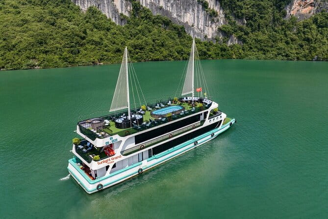From Hanoi: 1-Day Halong 5-Star Cruises with Big & Small Groups - Hang Luon Cave: the kayaking or bamboo boat moment