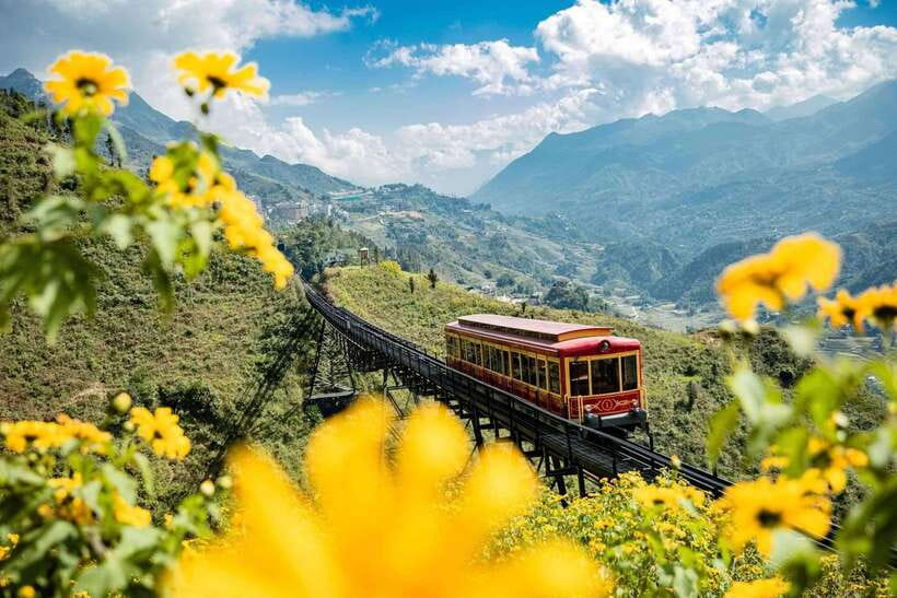 From Hanoi: 2-Day Luxury Sapa Trekking Tour with Homestay - Day 1: Y Linh Ho and Lao Chai Hike, Then Ta Van Homestay Life