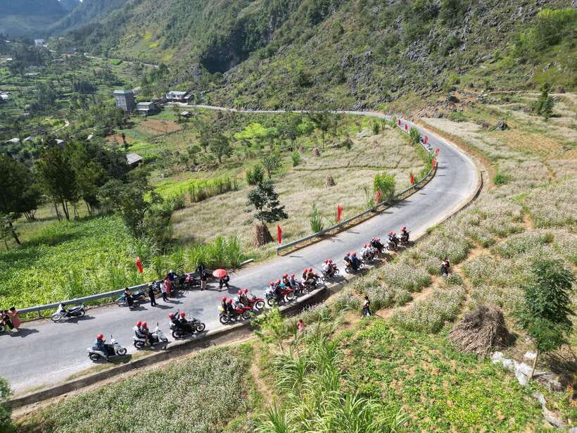 From Hanoi: 3 Day Ha Giang Loop Motorbike Self-ride Tour - Day Two: Ha Giang to Dong Van With Passes and Hmong Culture