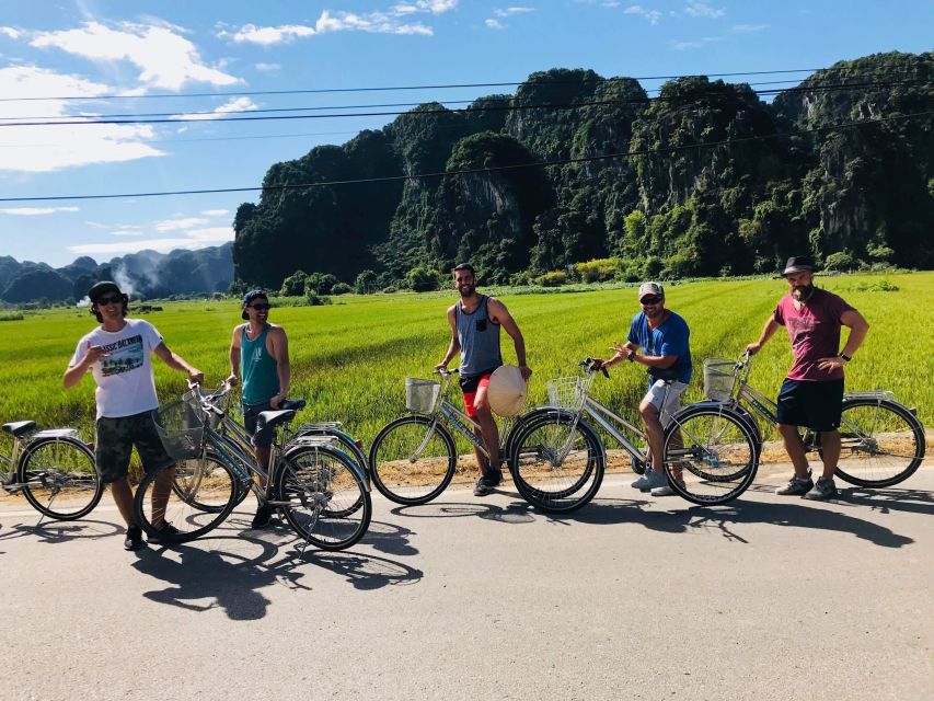 From Hanoi: 3 Day Halong Bay 5 Star Cruise - Ninh Binh Tour - Day 2 Luon Cave: kayaking or bamboo boat through the UNESCO waterway
