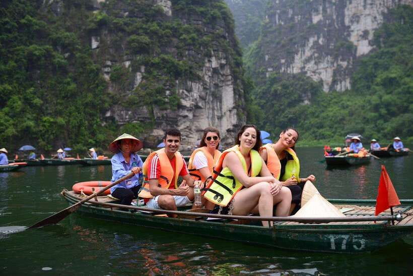 From Hanoi: 3-Day Sapa, Fansipan, Ninh Binh Tour with Meals - Ninh Binh in the afternoon: Hoa Lu ancient capital and a bike-friendly pace