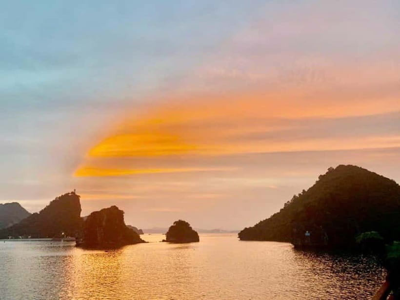 From Hanoi : 4-day Ninh Binh-Halong Bay Cruise with Balcony - Ha Long Bay day on the water: kayaking, Titop swim, and the sunset party