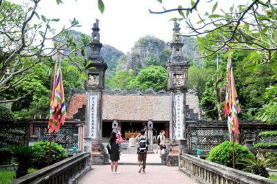 From Hanoi: 5-Day Sapa, Ninh Binh, Ha Long Bay Cruise - Hanoi to Ninh Binh: Hoa Lu History, Tam Coc Boats, and Mua Cave Steps