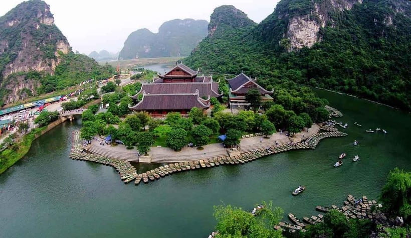 From Hanoi: Bai Dinh, Trang An Mua Cave - A Scenic Day Tour - Bai Dinh Pagoda Complex: blue-stone Arhats and the 36-ton bell