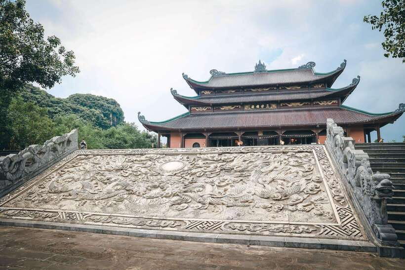From Hanoi: Bai Dinh, Trang An Mua Cave - A Scenic Day Tour - Mua Cave viewpoint: the 500-step climb that pays off