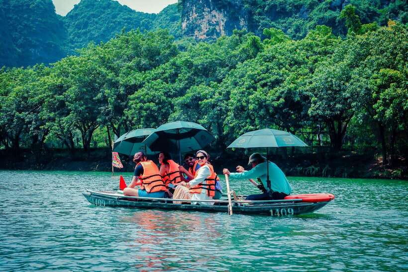 From Hanoi: Bai Dinh, Trang An Mua Cave - A Scenic Day Tour - Comfort, guide quality, and the shopping-stop question