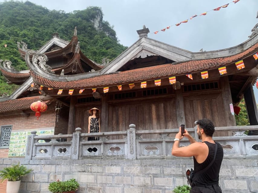 From Hanoi: Ban Gioc Waterfall 2 Day 1 Night - Small Group - Angel’s Eye Mountain (Thung Mountain): A Quick Through-Hole Photo Moment