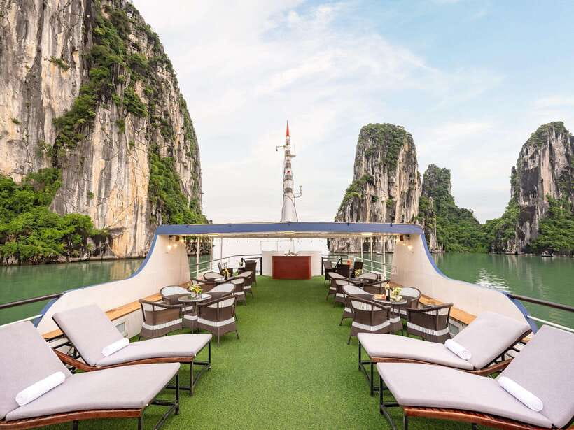 From Hanoi: Ha Long Bay Full-Day Luxury Cruise - Luon Cave kayaking or bamboo boat: choosing the right pace