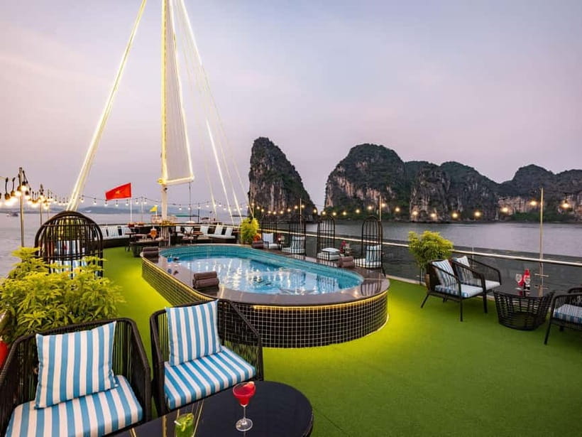 From Hanoi: Halong bay Luxury tour on 5 star cruise - Hanoi to Ha Long Bay: the day starts with a comfortable plan