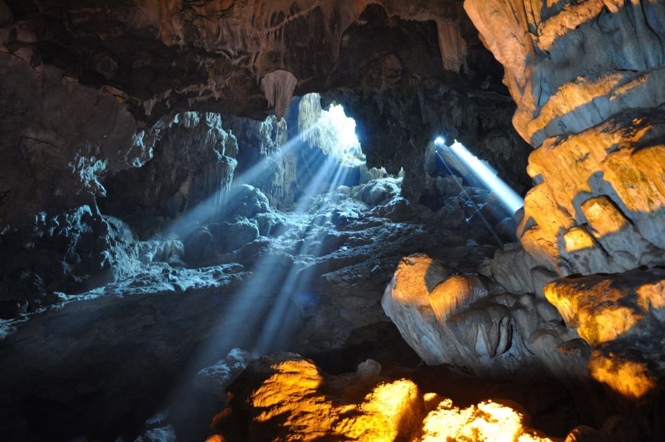 From Hanoi: Halong day trip, Route 2, 6hours, Small group - The guide experience: pacing, humor, and avoiding chaos