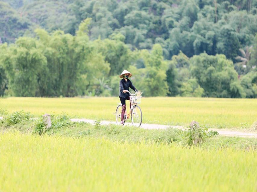 From Hanoi: Mai Chau Valley & Hill Tribes 2-Day Trek Tour - Dinner in the White Thai Village: Thai Dance and Ruou Can
