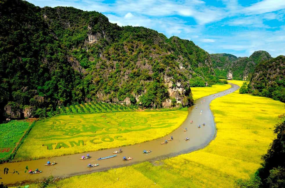 From Hanoi: Ninh Binh Bai Dinh & Trang An & Mua Caves - Leaving Hanoi: the drive that sets the tone for Ninh Binh