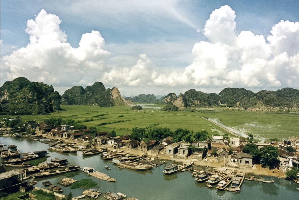 From Hanoi: Ninh Binh & Cuc Phuong National Park 2-Day Tour - Lunch the local way, then straight into Tam Coc’s cave scenery