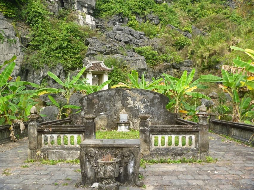 From Hanoi: Ninh Binh & Cuc Phuong National Park 2-Day Tour - Mua Cave: nearly 500 steps for a panoramic Tam Coc payoff