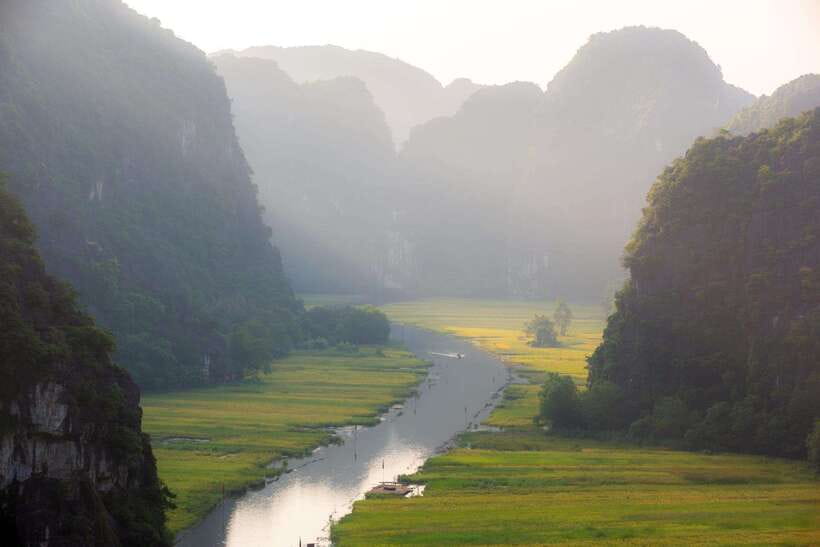 From Hanoi: Ninh Binh, Hoa Lu, Tam Coc, & Mua Cave Day-Trip - Hang Múa and Mua Cave: The Nearly-500-Step Payoff