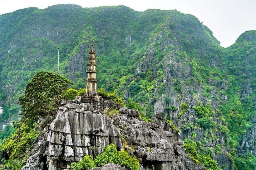 From Hanoi: Ninh Binh- Hoa Lu-Tam Coc- Mua Cave- Highlight - Guides and weather: why attitude matters on a long day