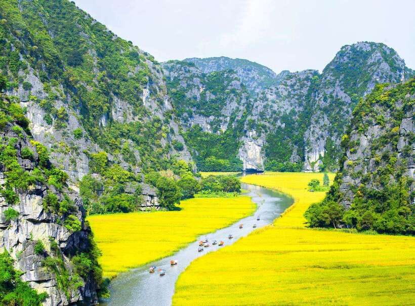 From Hanoi: Ninh Binh- Hoa Lu-Tam Coc- Mua Cave- Highlight - Hoa Lu temples: history first, then you get to enjoy the views