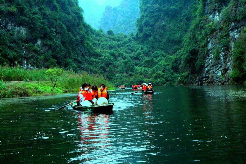 From Hanoi: Ninh Binh, Hoa Lu, Trang An and Mua Cave Trip - Trang An UNESCO boat ride: caves, temples, and calm