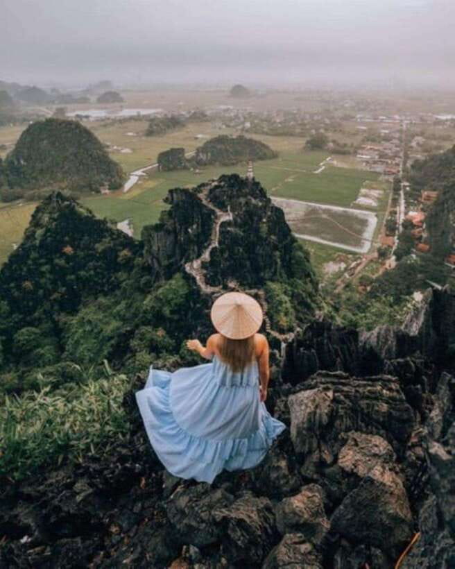 From Hanoi: Ninh Binh, Hoa Lu, Trang An and Mua Cave Trip - Mua Cave (Dancing Cave): Ngoa Long Mountain steps and the Tam Coc view