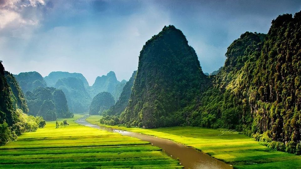 From Hanoi: Ninh Binh-Hoa Lu-Trang An-Mua-Cave-Buffet Lunch - A Fast Tour of Ninh Bình’s karst: what this day covers