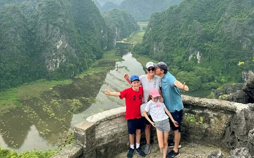 From Hanoi/NinhBinh: HoaLu-Bai Din- TrangAn- MuaCave-BichDon - Hoa Lu Ancient Capital: Temples with a Real Timeline