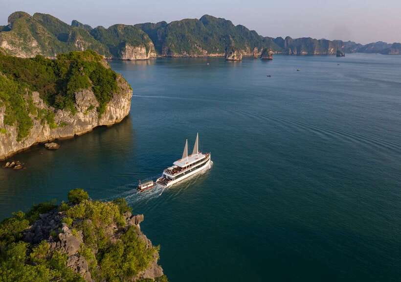 From Hanoi or Halong: Halong Bay Day Cruise - Kayaking at Dark and Bright: paddling time that feels worth it