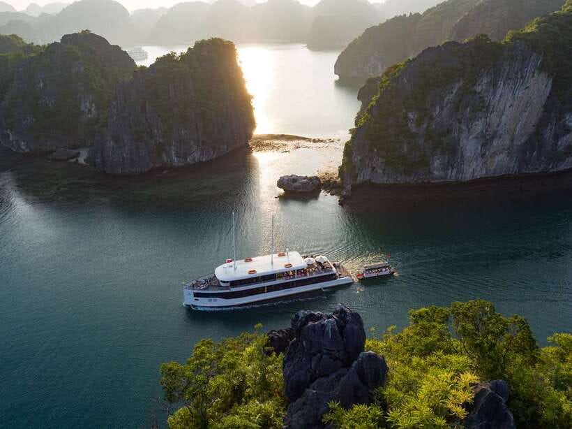 From Hanoi or Halong: Halong Bay Day Cruise - Swimming in a quiet Lan Ha Bay cove: the moment you came for