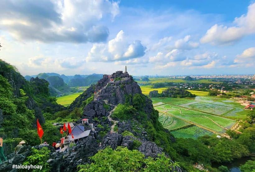 From Hanoi: Tam Coc Boat Trip and Hoa Lu & Mua Cave Tour - Lunch Break in a Local Restaurant: Buffet Food With Vegetarian Options