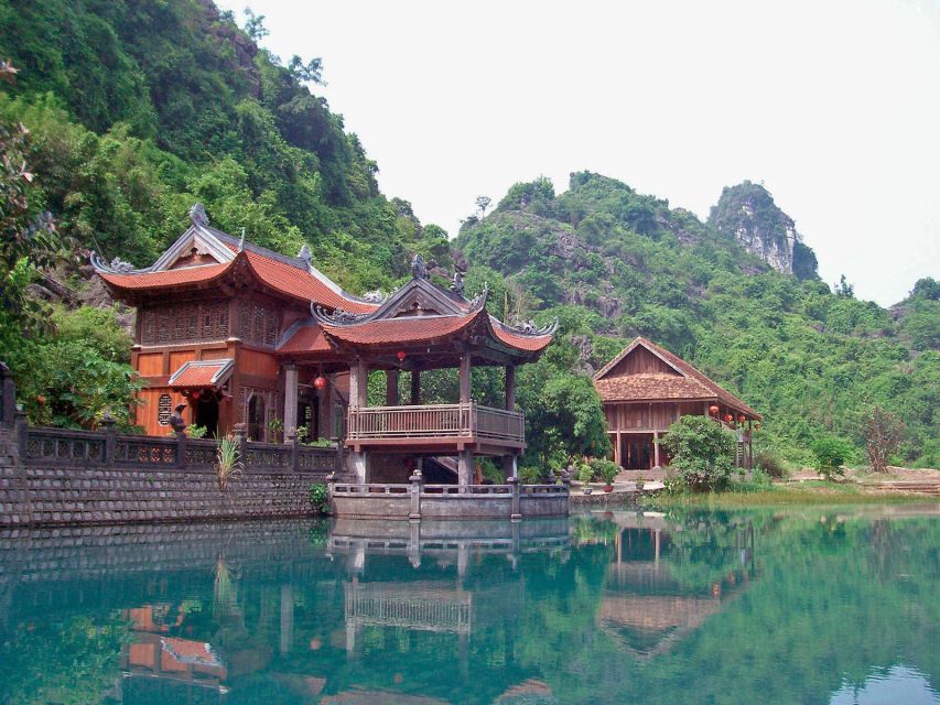 From Hanoi: Trang An & Bai Dinh Pagoda Full-Day Private Tour - Trang An UNESCO caves: the best part happens on the water