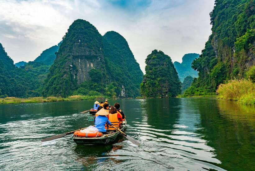 From Hanoi: Trang An Eco-tourism -Bai Dinh pagoda & Mua Cave - Mua Cave and the 500 steps: the view you earn