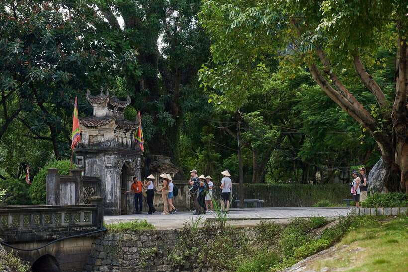From Hanoi: Trang An, Hoa Lu & Mua Cave Full-Day Luxury Tour - Hoa Lu ancient capital: where the story starts