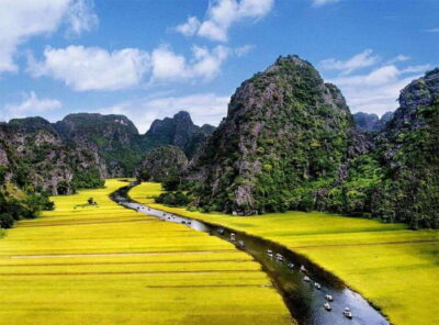 From Hanoi: Trang An, Hoa Lu & Mua Cave Full-Day Luxury Tour - Limousine comfort out of Hanoi, then a very guided day