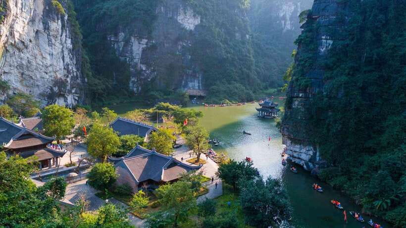 From Hanoi: Trang An, Hoa Lu & Mua Cave Full-Day Luxury Tour - Who should book this tour?