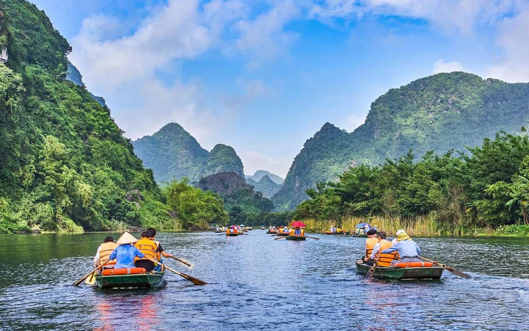 From Hanoi: Visit Hoa Lu & Trang An or Tam Coc & Mua Caves - Lunch and the shift from temples to waterways