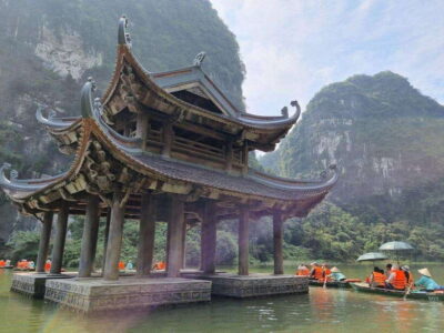 From Ninh Binh : Hoa Lu, Trang An, and Mua Cave Day Tour - From Pickup to Mua Caves: Getting Set Up for the Climb