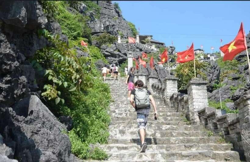 From Ninh Binh: Hoa Lu, Trang An and Mua Cave Full Day - How this Ninh Binh day trip stays efficient (and why that matters)