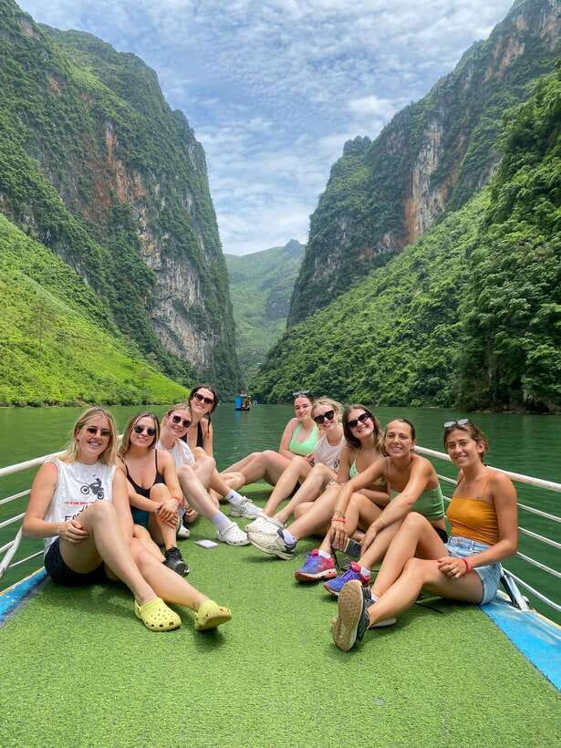 From Sapa: 2 Day Ha Giang Loop Motorbike Tour With Rider - Sapa pickup night: VIP sleeper bus and a quick reset in Ha Giang