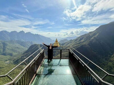 From Sapa: Glass Bridge and Silver Waterfall Group Tour - The glass elevator ride to O Quy Ho Pass (2200 meters)