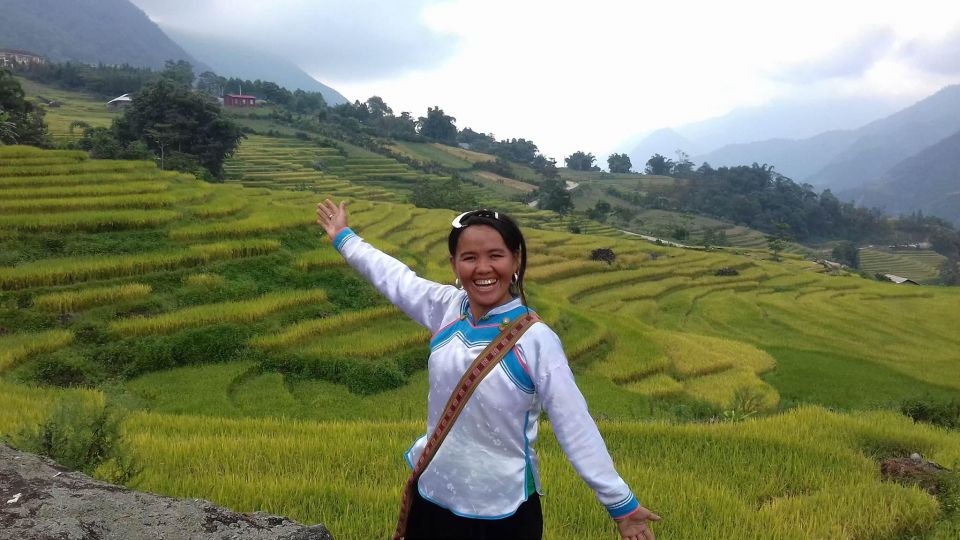 From Sapa: Terrace Fields and Local Villages Trek with Lunch - Getting picked up and oriented in Sapa Town