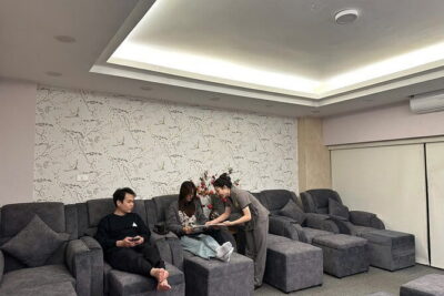 Full Body Combo with Aromatherapy or Deep Tissue treatment - The welcome drink and private room setup