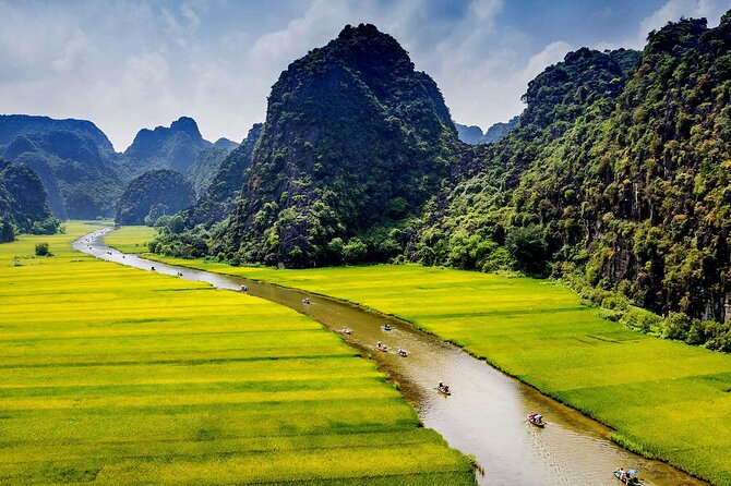 Full day Hoa Lu, Tam Coc and Mua Cave by Limousine from Hanoi - Cycling activity: a fun break between boat and caves