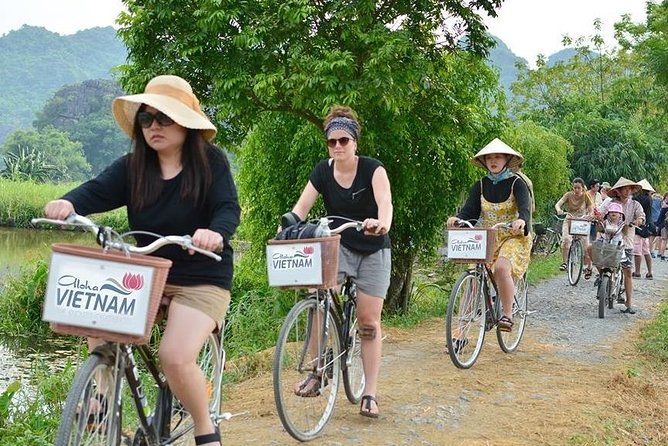 Full day Hoa Lu, Tam Coc and Mua Cave by Limousine from Hanoi - Getting to Ninh Binh in a limousine without wasting your morning