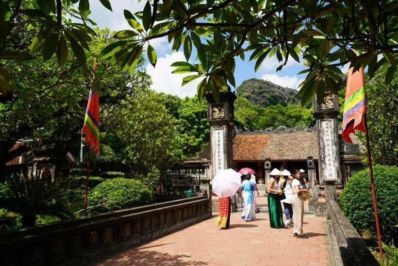 Full Day Hoa Lu - Tam Coc - Mua Cave/Buffet/Tour Guide/Bus - Tam Coc by Wooden Boat: Calm Water, Cave Passages, and Karst Views