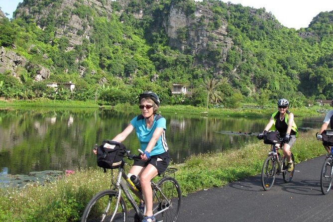 Full Day Ninh Binh - Trang An - Bai Dinh - Mua Cave & Transfer - Lunch in Ninh Bình: local buffet plates with vegetarian built in