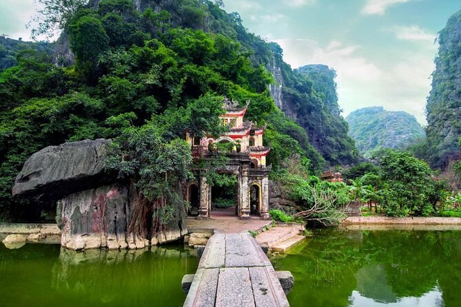 Full Day Ninh Binh - Trang An - Bai Dinh - Mua Cave & Transfer - Mua Cave viewpoint and the final transfer back to Hanoi
