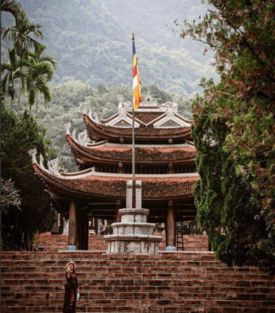 Full-Day Perfume Pagoda Group Tour - Getting to the temple area by local boat on Yen Stream