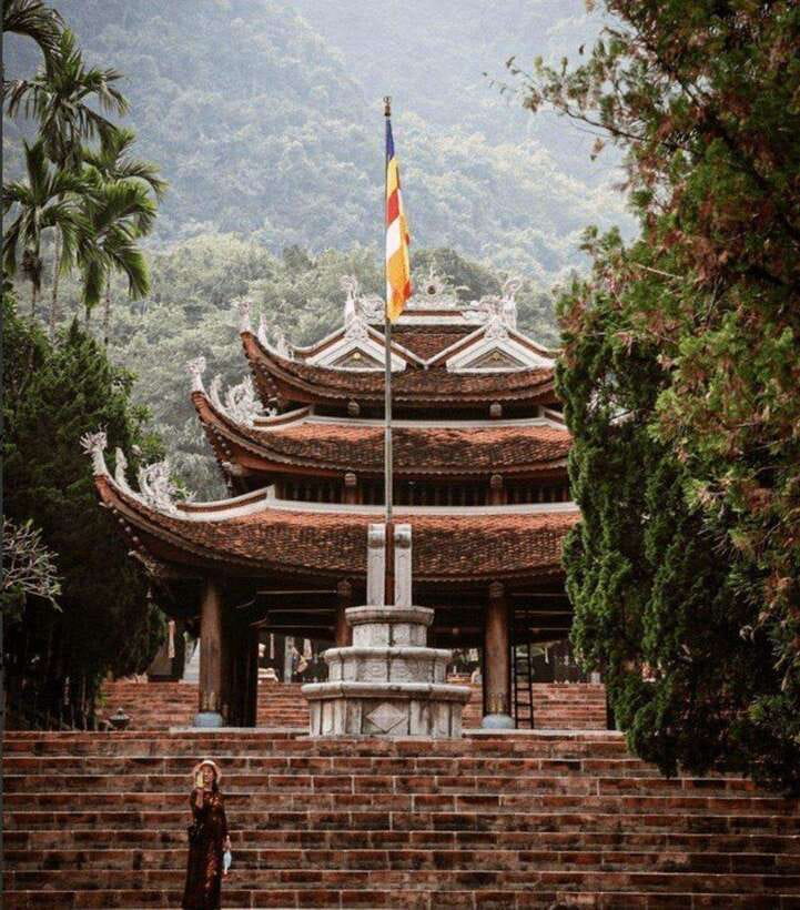 Full-Day Perfume Pagoda Group Tour - Getting to the temple area by local boat on Yen Stream