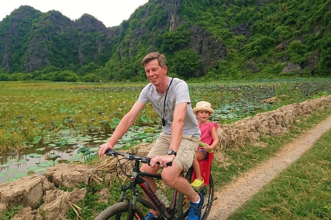 Full Day Private Tour in Ninh Binh(Trang An-Bich Dong-Mua Cave) - Lunch stop in Ninh Binh: plan to refuel for the second half